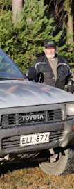 ”Hilux on ilman muuta meidän yrityksemme paras auto. Eivät uudemmat näytä samaan tasoon pääsevän”, kuittaa useammalla koneketjulla Suomen salomailla urakoiva Arto Peltomaa.