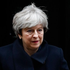 Britannia pääministeri Theresa May on sanonut selkeästi, että maa jättää EU:n sisämarkkinat ja tulliliiton, minkä takia rajamuodollisuuksilta olisi vaikeaa välttyä. LEHTIKUVA/AFP