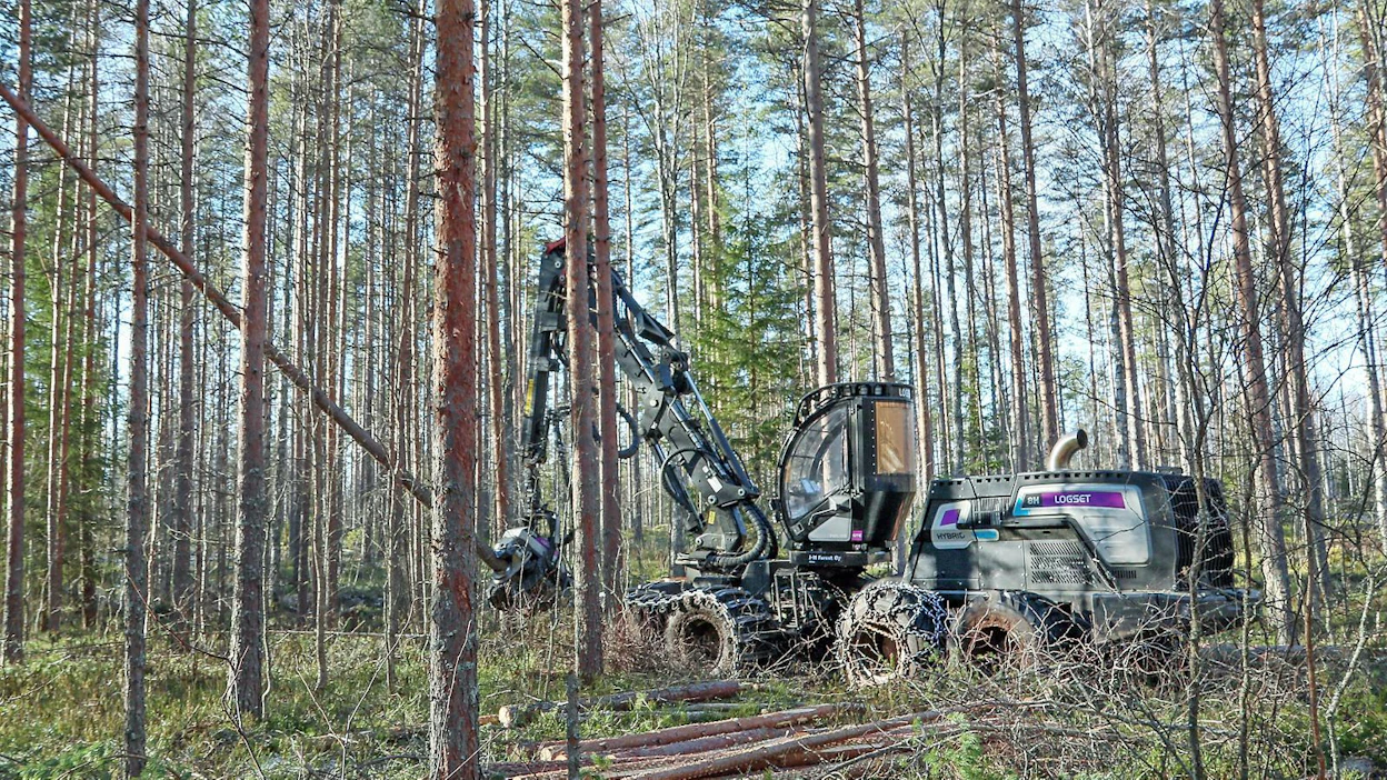 Logsetin pienempi hybriditekniikkainen harvesterimalli 8H GTE Hybrid on pohjoismaisiin olosuhteisiin sopiva yleisharvesteri. Se on varustettavissa kolmen eri kokoluokan hakkuupäällä kulloistenkin käyttöolosuhteiden mukaan. Ensimmäinen yksilö työskentelee alavutelaisen JM Forest Oy:n työmailla.