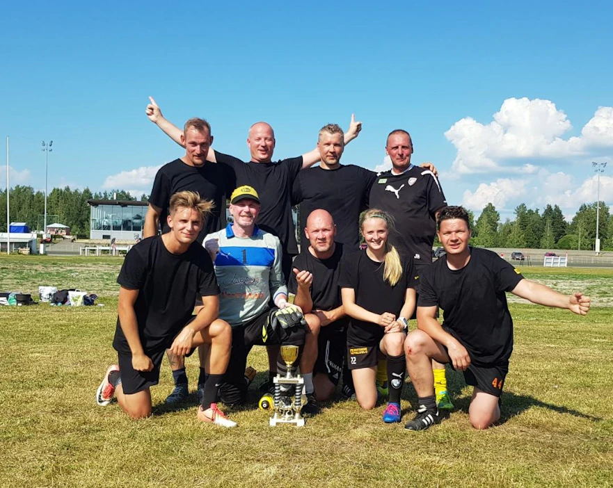 Savon suharit juhlivat Suomen mestaruutta riveissään mm. Jukka ja Veera Hakkarainen ja Kimmo Kärkkäinen.