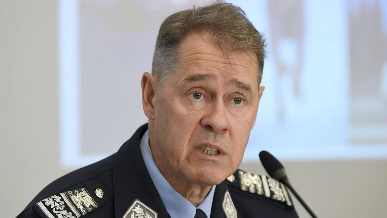 Poliisiylijohtaja Seppo Kolehmainen arvioi, että poliisin henkilöstömäärä laskee 200–250 henkilötyövuodella.