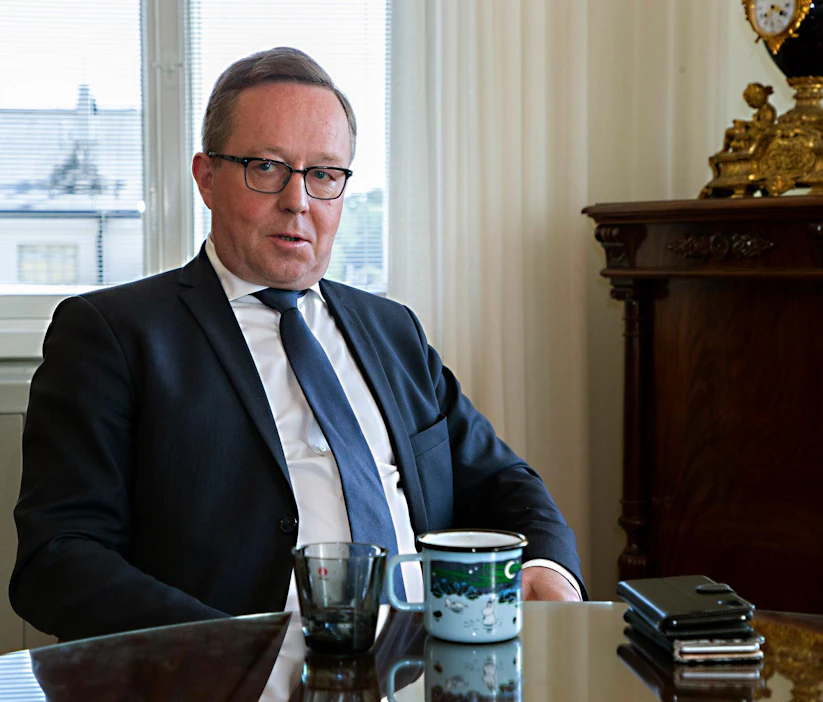 Elinkeinoministeri Mika Lintilän (kesk.) mukaan yritykset tarvitsevat miljardeja lisää tukirahaa.