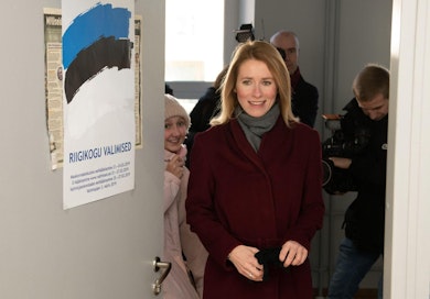 Reformipuolueen puheenjohtaja Kaja Kallas äänesti päivällä Tallinnassa. Häntä äänesti 20 000 virolaista.