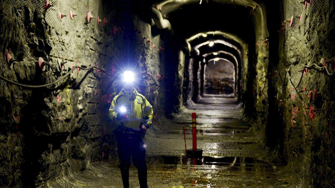 Eurajoen Olkiluodossa on rakennettu ydinvoimahankkeita jo pitkään. Kuva on Posivan ydinjätteen maanalaisen loppusijoituspaikan työmaalta vuodelta 2014. Olkiluodon kolmannen voimalaitosyksikön käynnistys on myöhästynyt noin 12 vuotta alkuperäisestä aikataulustaan.