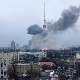 Kiovan tv-torniin tai sen lähelle on ilmeisesti kohdistunut Venäjän isku. LEHTIKUVA/AFP