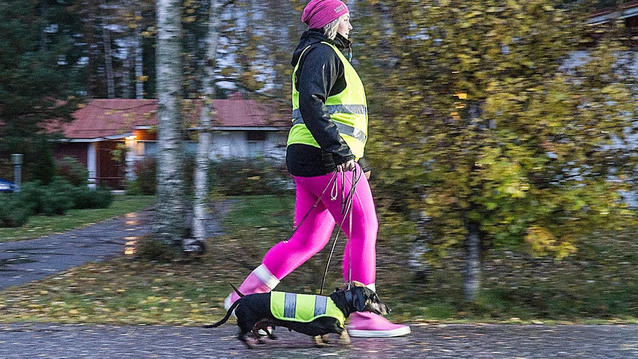 Viimeistään nyt kannattaa ottaa heijastimet käyttöön ulos lähtiessä.