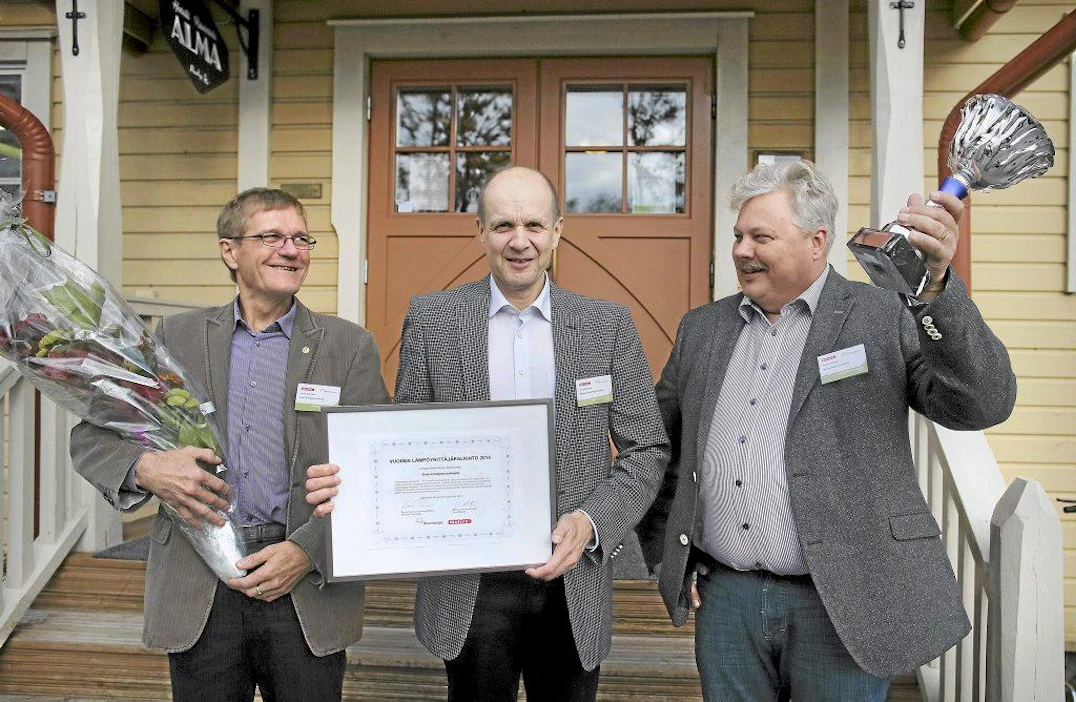 Maaseudun tulevaisuus 20140929 Seinäjoki. Enon Energiaosuuskunta valittiin vuoden lämpöyrittäjäksi. Enolaiset menestyjät vasemmalta Teuvo Hirvonen (vas), Urpo Hassinen sekä Tuomo Turunen. By Johannes Tervo