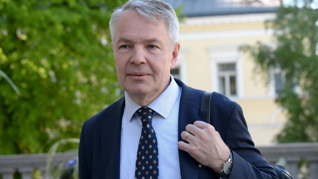 Ulkoministeri Pekka Haaviston (vihr.) mukaan hallitus käy Helsingin Säätytalon neuvotteluissa läpi matkustusrajoitusten tilannetta erityisesti lähialueiden eli Pohjoismaiden ja Baltian osalta. LEHTIKUVA / MIKKO STIG