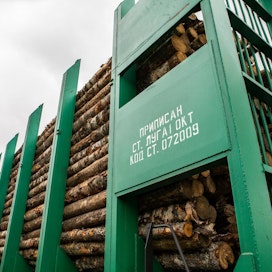 Venäjältä tuodun puun keskihinta oli syyskuussa 40 euroa kuutiometriltä, Luonnonvarakeskuksen verkkosivuilta selviää.