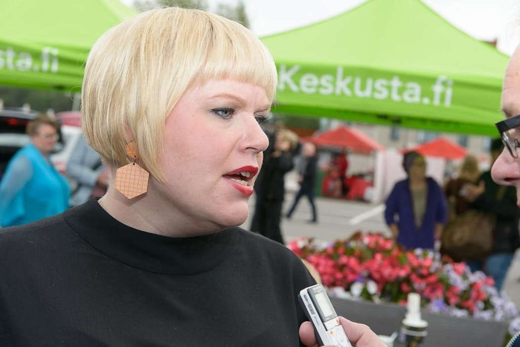 Annika Saarikko osallistuu keskustan eduskuntaryhmän kokoukseen Savonlinnassa.