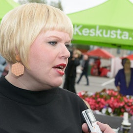 Annika Saarikko osallistuu keskustan eduskuntaryhmän kokoukseen Savonlinnassa.