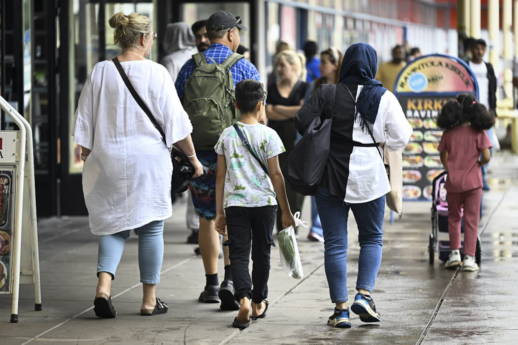 Äidinkielenään muuta kuin suomea, ruotsia tai saamea puhuvia oli vuoden lopussa noin 610 000. Kuvituskuva. LEHTIKUVA / Emmi Korhonen.