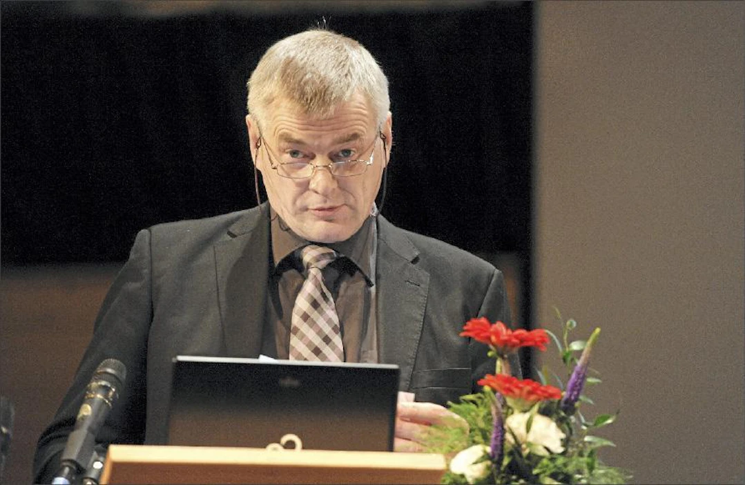 Suuret kuntakeskukset imisivät kaiken syrjäseudulta, mutta eivät antaisi mitään, Toholammin kunnanjohtaja Jari Kangasvieri arveli. Aki Paavola