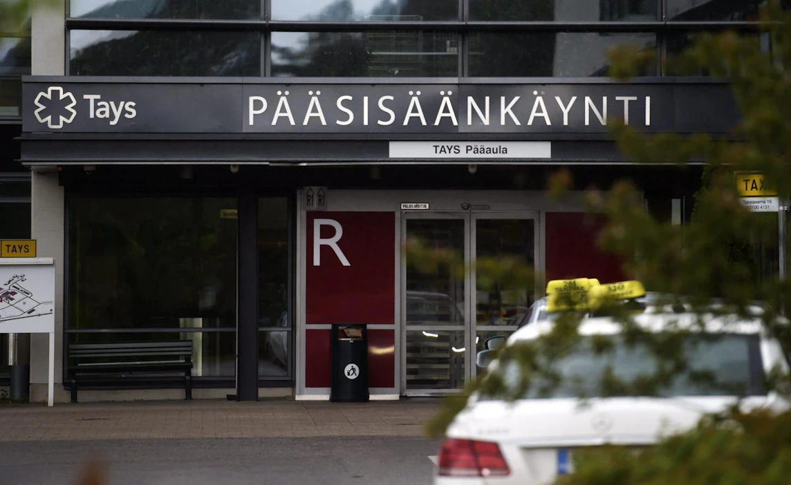 Sairaanhoitopiiri pyytää, että Pyhän Ristin seurakunnan messuun 25.11. osallistuneet rokottamattomat ja oirehtivat ottavat yhteyttä Tampereen yliopistollisen sairaalan ympärivuorokautiseen päivystykseen. LEHTIKUVA / VESA MOILANEN