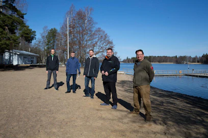 Toijalan satamassa kehitystehtävissä yrittäjiä ja Akaan kaupungin edustajia, vasemmalta Markku Kuoppa, Jukka Turunen, Jari Jokinen, Pasi Kylmälä ja Kimmo Kyllönen.