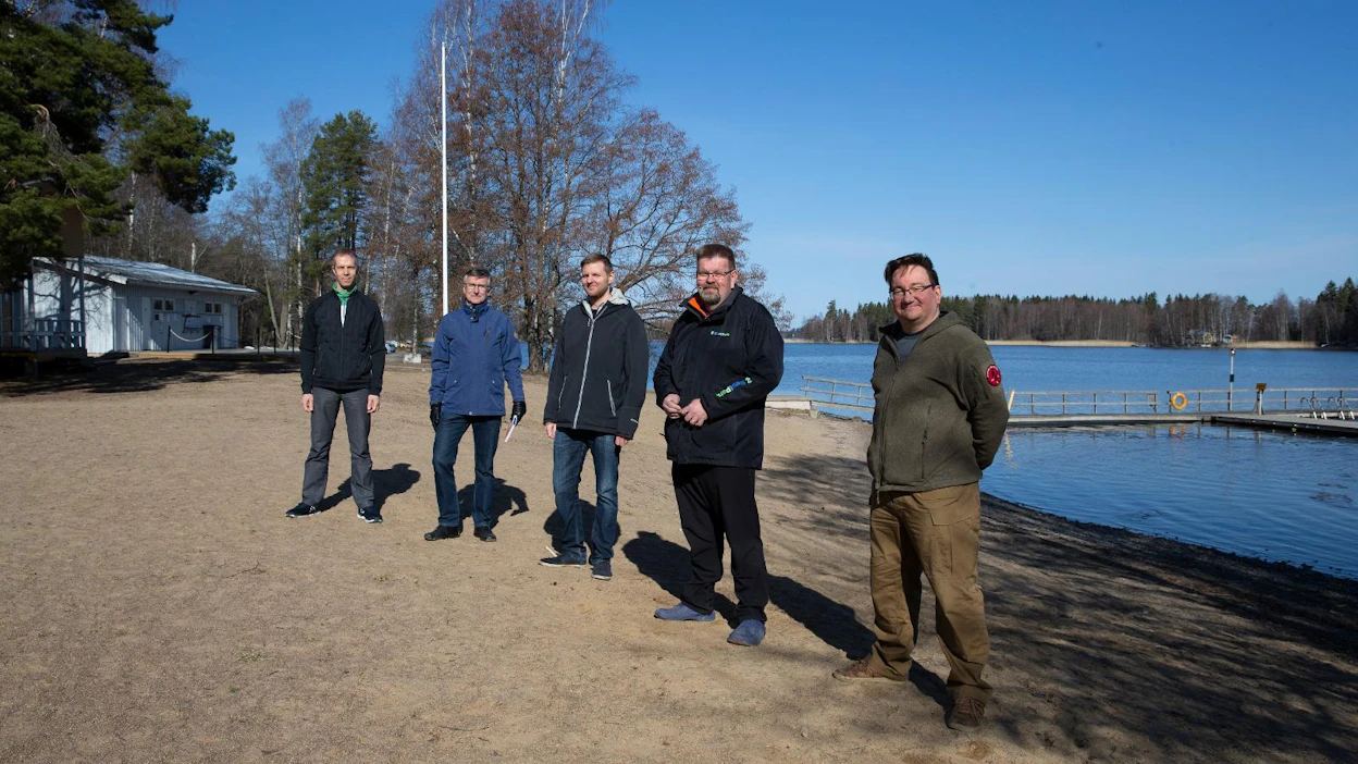 Toijalan satamassa kehitystehtävissä yrittäjiä ja Akaan kaupungin edustajia, vasemmalta Markku Kuoppa, Jukka Turunen, Jari Jokinen, Pasi Kylmälä ja Kimmo Kyllönen.