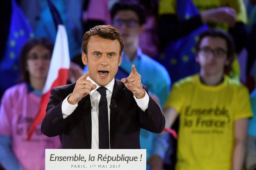 En Marche -liikkeen Emmanuel Macronin arvioitiin pärjänneen viime viikon vaaliväittelyssä kilpailijaansa Marine Le Peniä paremmin. LEHTIKUVA/AFP