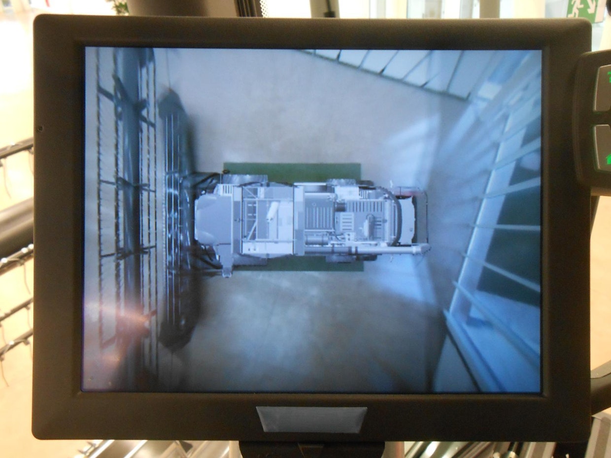 Massey Fergusonin puimureihin esiteltiin 360 astetta näkevä kamerajärjestelmä, joka näyttää kuljettajalle puimurin ympäristön lintuperspektiivistä. Järjestelmään kuuluu neljä 185 asteen sektorin näkevää kameraa, joiden kuva yhdistetään ja näytetään kuljettajalle puimurin 10,4-tuumaiselta terminaalilta. (TV)