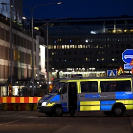 Ruotsin poliisi kertoo verkkosivuillaan, ettei tiedota medialle enempää epäillyn terrori-iskun tutkinnasta ennen lauantaiaamua. LEHTIKUVA / ANTTI AIMO-KOIVISTO