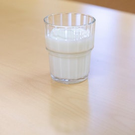 Maidolla on monia hyviä terveysvaikutuksia, mutta uuden tutkimuksen mukaan runsaalla maitotuotteiden kulutuksella voi olla lapselle myös huonoja vaikutuksia.