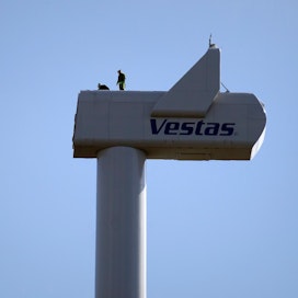 Vestaksen toimittamia tuulivoimaloita rakennettiin EPV:n tuulipuistoon Santavuorelle Ilmajoelle vuonna 2016. Kuvassa naselli eli turbiinin konehuone vielä ilman siipiä.