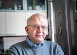 Moni isä haluaa toimia omien lasten kanssa eri tavalla, kuin oma isä, kertoo Jari Sinkkonen.