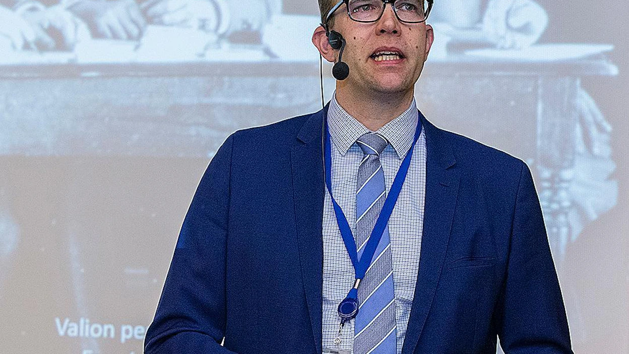 Valion alkutuotantojohtaja Ilkka Pohjamo alusti MTK Uusimaan syyskokouksessa hiilineutraalista maidontuotannosta.