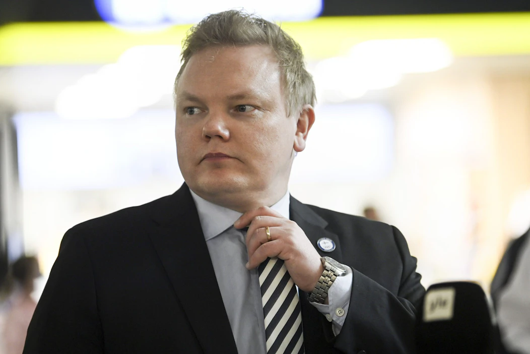 Ministeri Kurvinen kertoi keväällä opetus- ja kulttuuriministeriön valmistelevan lakimuutosta, joka mahdollistaisi dosentuurin perumisen. LEHTIKUVA / EMMI KORHONEN.