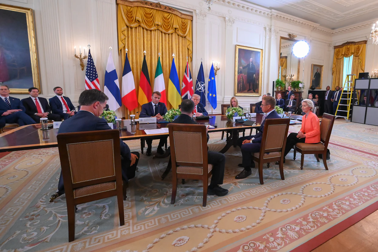 Vielä elokuussa Washingtonissa näytti siltä, että Euroopan johtajilla ja presidentti Trumpilla on yhteinen linja, kun Venäjän hyökkäyssotaa yritetään lopettaa.