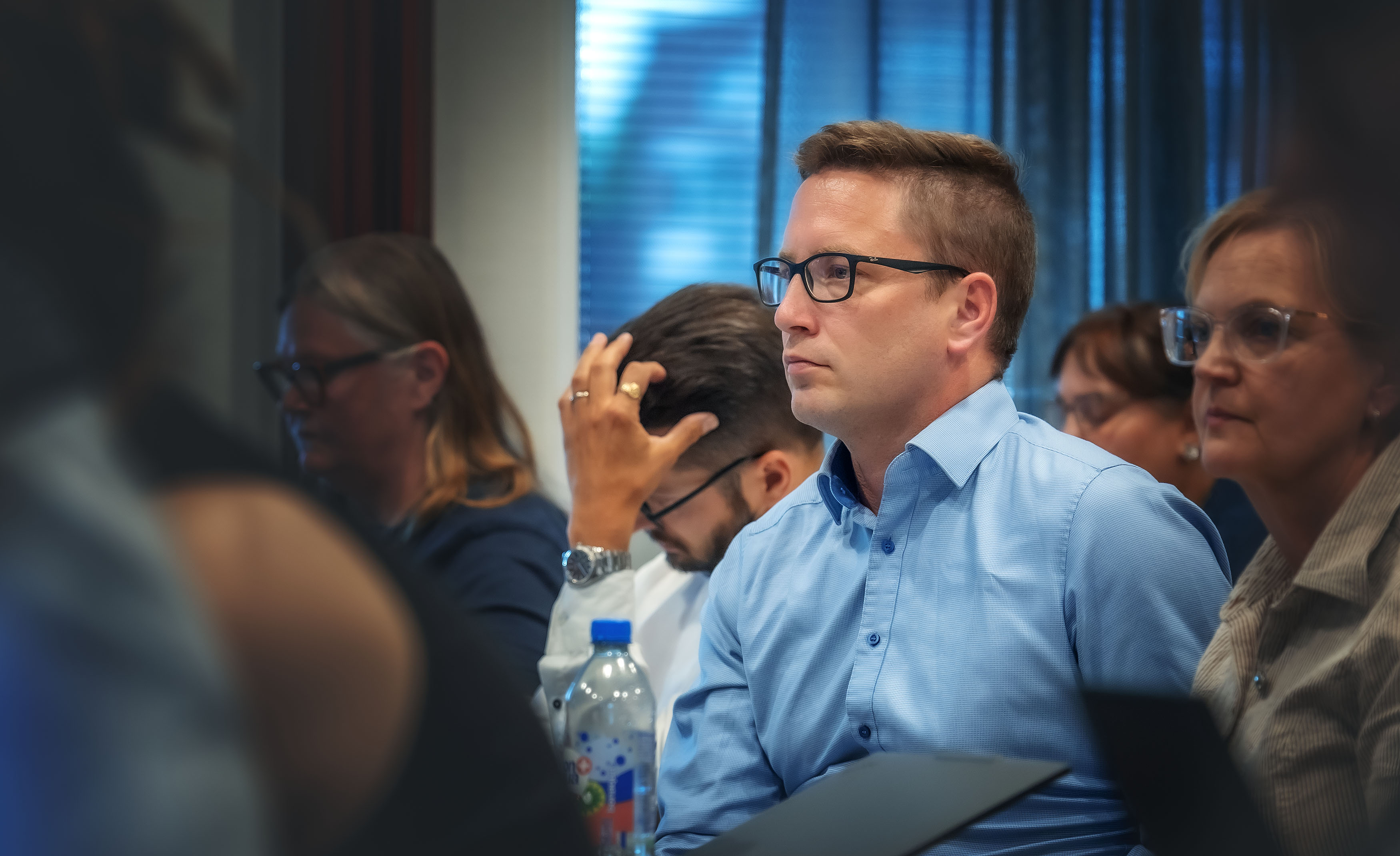 Niklas Närhinen ei ollut asettunut etukäteen ehdolla Ratsastajainliiton hallitukseen, mutta kevätkokouksen jatkokokouksessa hänet valittiin mukaan ilman soraääniä. 