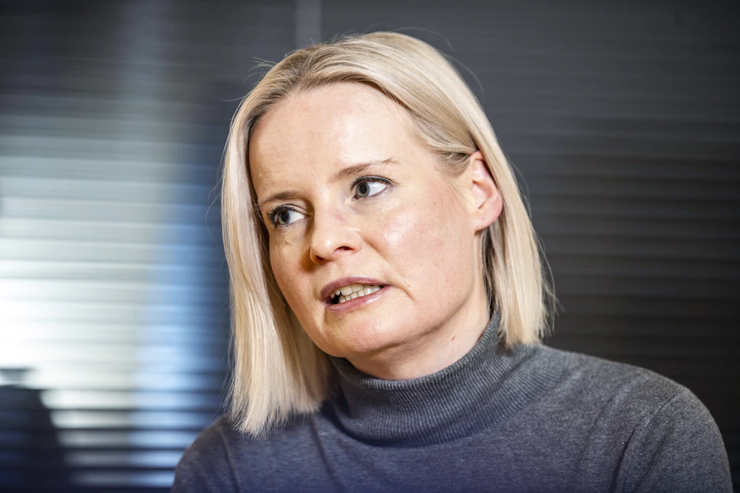 Valtiovarainministeri Riikka Purra (ps.) joutuu koville pelastaakseen kohusta toiseen etenevän puolueensa uskottavuuden hallituksessa.