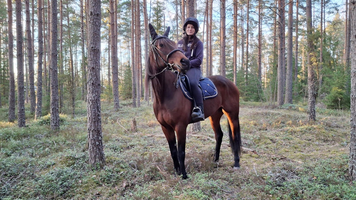 Annika Hellsberg nauttii yhteisestä harrastamisesta Like Jerry Cottonin kanssa.