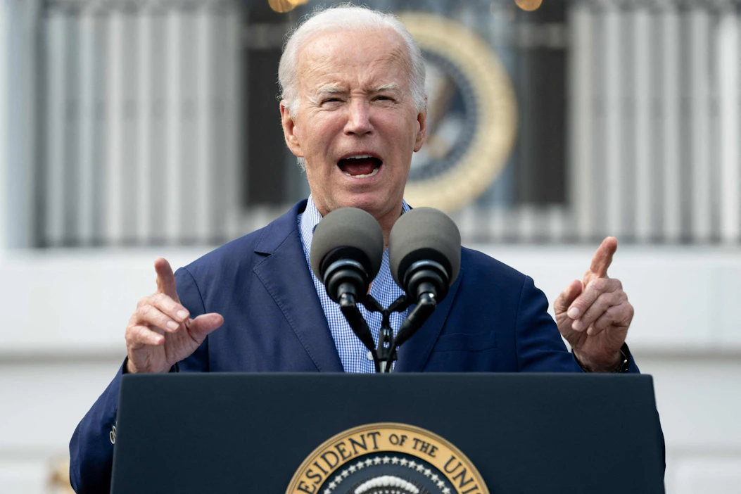 Washington Post -lehden mukaan Yhdysvaltain presidentti Joe Biden on hyväksynyt rypälepommien toimittamisen Ukrainalle. LEHTIKUVA/AFP.