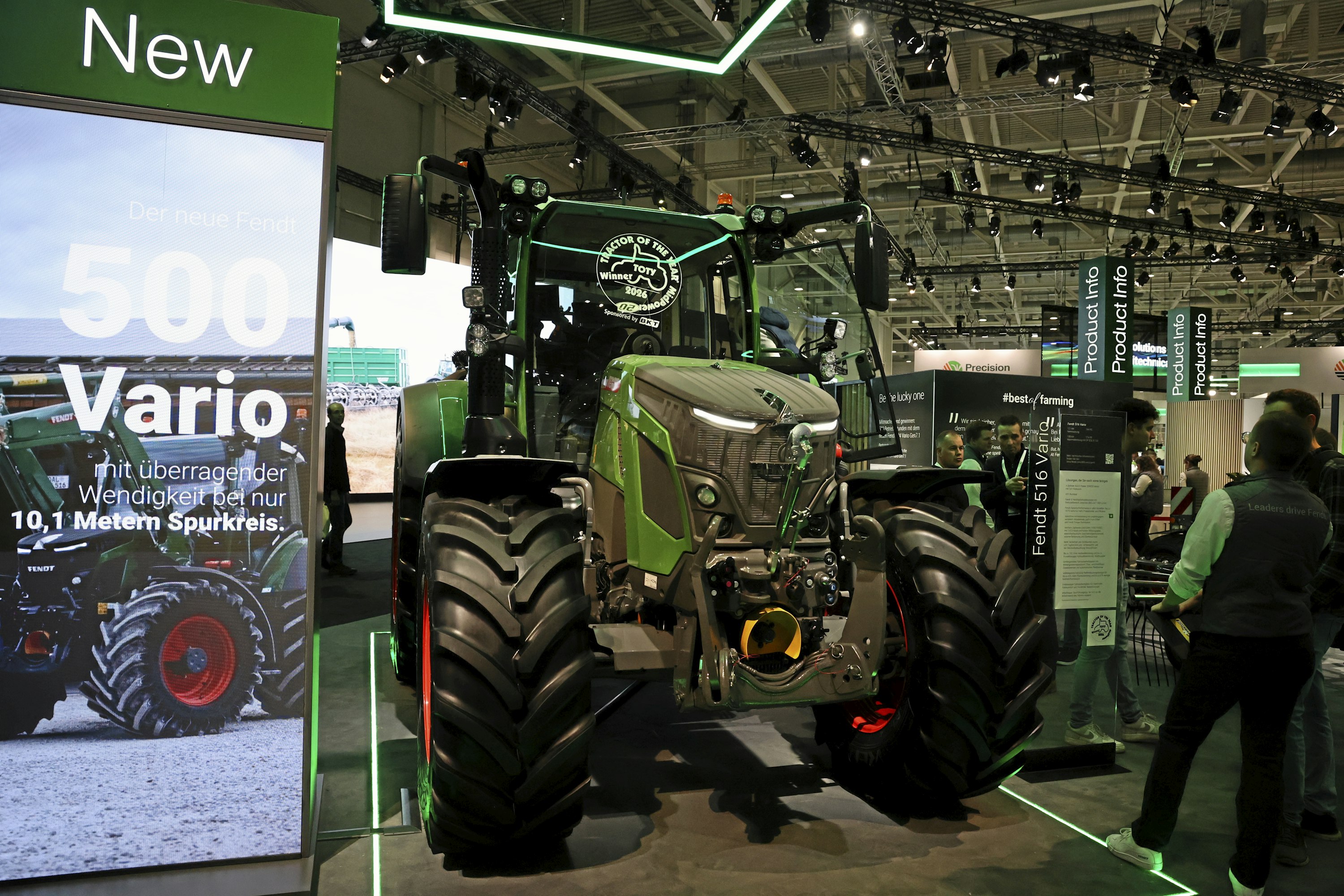 Fendtin 500-sarjan traktorit ovat uudistuneet perusteellisesti. Moottoreiksi on vaihtunut 5-litrainen AgcoPowerin nelosmoottori ja voimansiirtona on uusi portaaton VarioDrive TA120-vaihteisto. Neljän eri mallin maksimitehot ovat 144–174 hevosvoimaa. 516 Vario voitti TOTY MidPower -palkinnon.