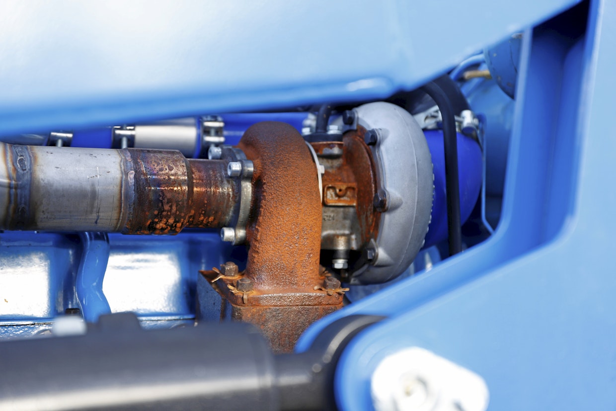 Moottoriin oli jo aiemmin tehty tarvittavat vahvistukset: lohko on putkitettu, sylinterikansi koneistettu ja polttoainejärjestelmään vaihdettiin isommat elementit Minimec-ruiskutuspumppuun sekä uudet kärjet suuttimiin.