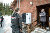 Merja Piira mietti uutta lämmitysmuotoa vuoden verran, kun hän päätti luopua öljylämmityksestä. Loppusuoralle valikoituivat maalämpö ja ilma-vesilämpöpumppu, jonka ulkoyksikkö on ilmalämpöpumppua järeämpi.