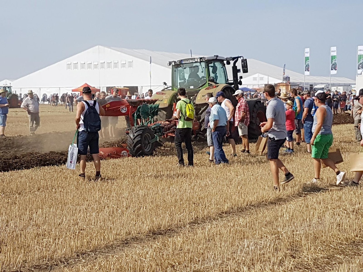 Fendt-peltopäivät on pieni maatalousnäyttely, joka järjestetään joka toinen vuosi samalla maatilalla Wadenbrunnissa, Saksassa.