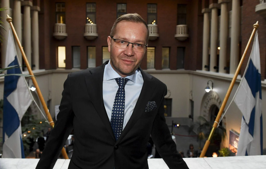 Keskuskauppakamarin toimitusjohtaja Juho Romakkaniemi Keskuskauppakamarin Suuren Veropäivässä Helsingissä 9. lokakuuta 2019. Kauppakamarien jäsenyrityksilleen tekemässä kyselyssä yli 92 prosenttia vastanneista piti paikallista sopimista myönteisenä tai erittäin myönteisenä. LEHTIKUVA / VESA MOILANEN
