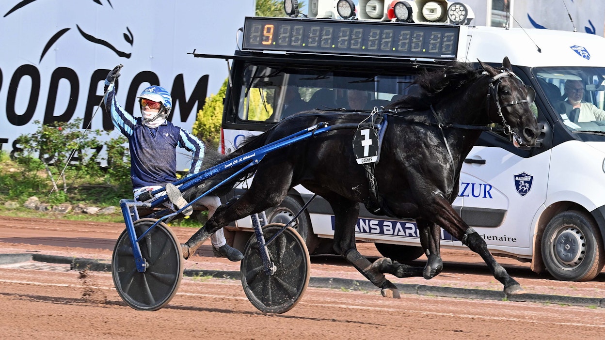 Matthieu Abrivard lasketteli Iguski Sautonnella komeaan voittoon.