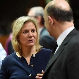 Valtiovarainministeri Magdalena Andersson on Ruotsin toiseksi luotetuin ministeri pääministeri Stefan Löfvenin jälkeen. LEHTIKUVA/AFP
