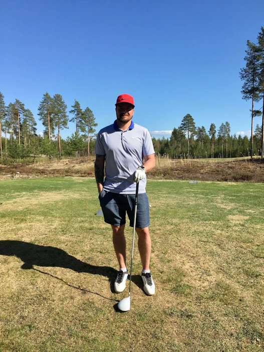 Kuntotreenien lomassa Juha-Pekka Haataja ehtii silloin tällöin golf-kentällekin ”lataamaan pääkoppaa”, kuten hän asian itse ilmaisee.