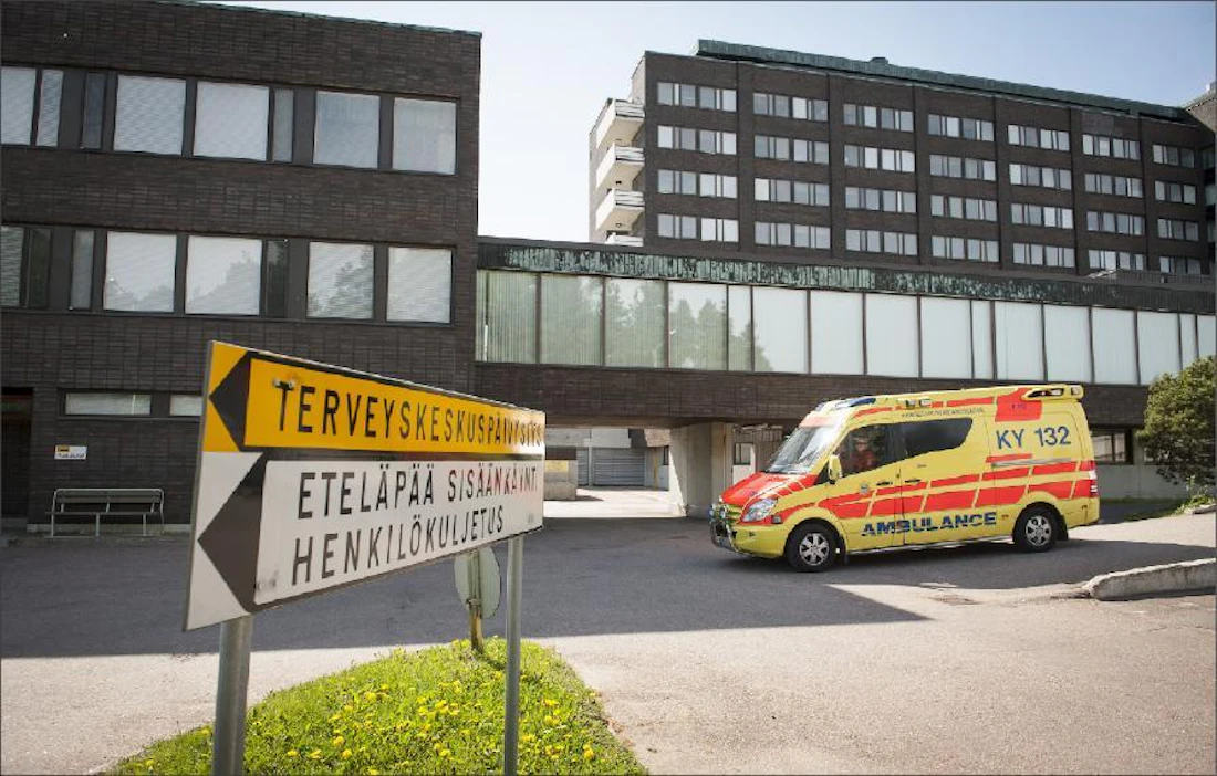 Kymenlaakson keskussairaalassa Kotkassa meno jatkui perjantaina ennallaan, vaikka hallituksen kaavailema sosiaali- ja terveys-palveluiden uudistus herätti laajasti keskustelua. Kimmo Haimi