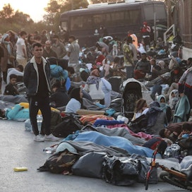 Leirin asukkaat pakenivat tuhoa kaduille. Lehtikuva/AFP