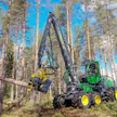 John Deere Forestryn harvestereiden hakkuupäämalliston kaksirullainen osasto sai täydennystä, kun uusi H212 esiteltiin. Se tuo pitkästä aikaa kevyen kaksisyöttörullaisen version tarjolle. Niille on kysyntää maailman pienirunkoisilla harvennushakkuilla.