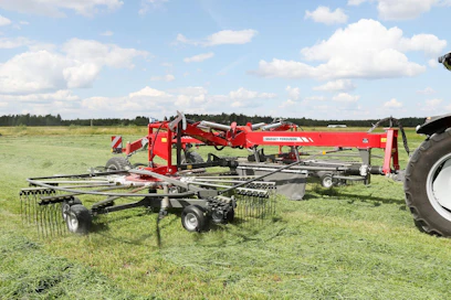 RK 1002 TRC Pro on Massey Fergusonin 2-roottoristen keskelle karhottavien lippulaivamalli. Sen työleveys on säädettävissä 8,8–10 metrin väliltä.