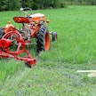 Terän nostoketju on sopivassa asennossa, kun koneen runko on noin 30 sentin korkeudella maasta ja terä myötäilee pellon pintaa koko pituudeltaan.