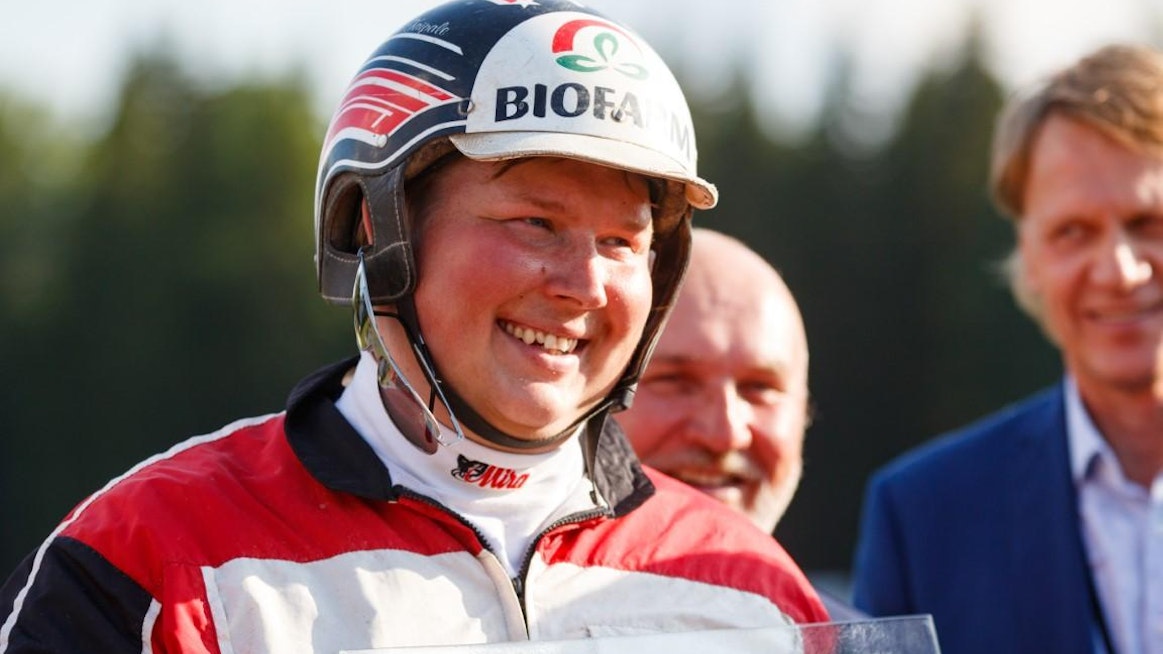 Kimmo Taipaleen tallin ykköstykki Välkyn Tuisku tähtää Turun PM-kisaan. Uusista nimistä Lottopotti Pee avaa Taipaleen väreistä maanantaina Kuopiossa.