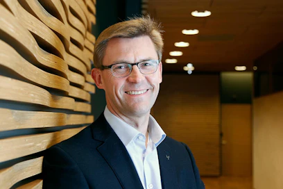 Metsäliitto Osuuskunnan Juha Mäntylä on palkittu Suomen Valkoisen Ruusun I-luokan ritarimerkillä.