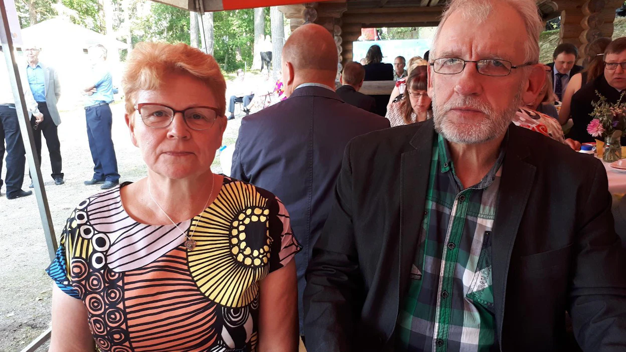 Jaana ja Tuomo Auer Multian Sahrajärveltä saapuivat Saarijärvelle juhlistamaan tuottajajärjestön virstanpylvästä.