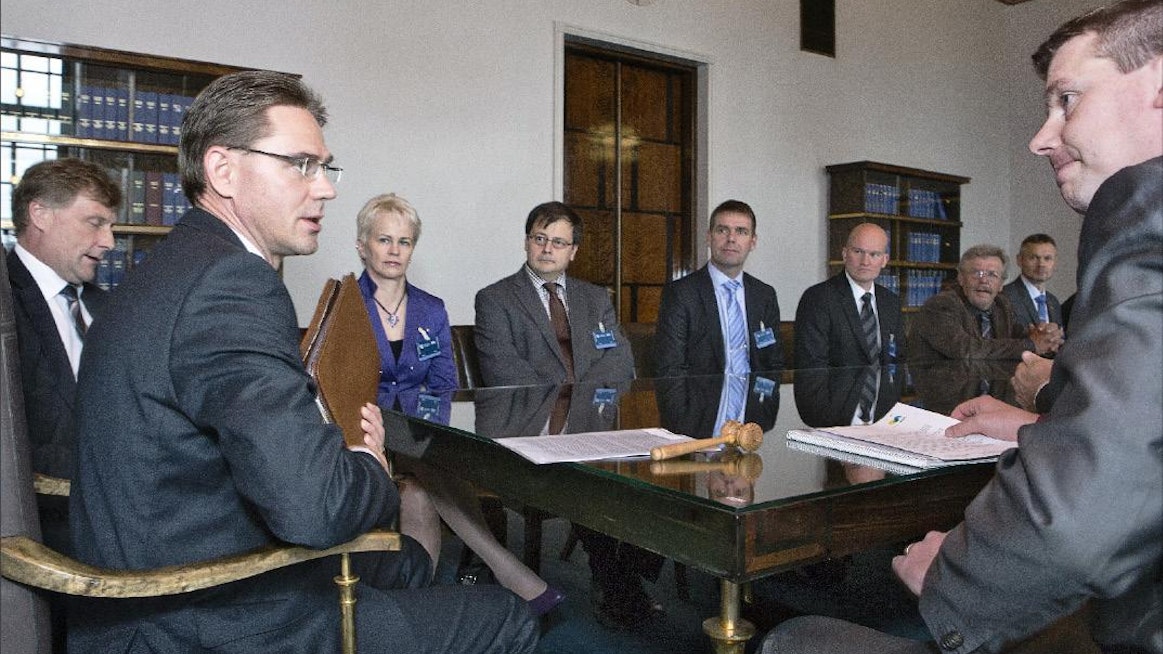 Pääministeri Jyrki Katainen tapasi perjantaina MTK:n liittojen ja valtuuskunnan puheenjohtajat. Oikealla valtuuskunnan puheenjohtaja Tommi Lunttila, Kataisen takana maa- ja metsätalousministeri Jari Koskinen. Kari Salonen